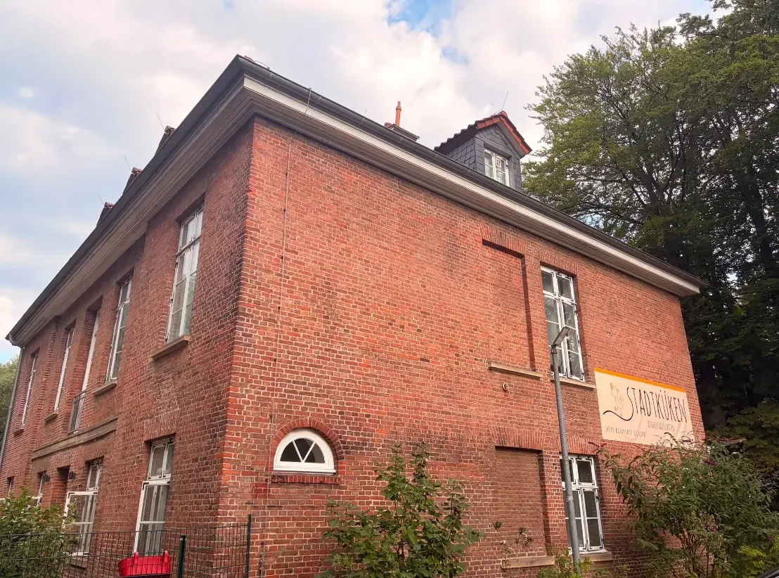 brick-building-exterior-stadtkueken-kita-muehlenhof-wandsbek
